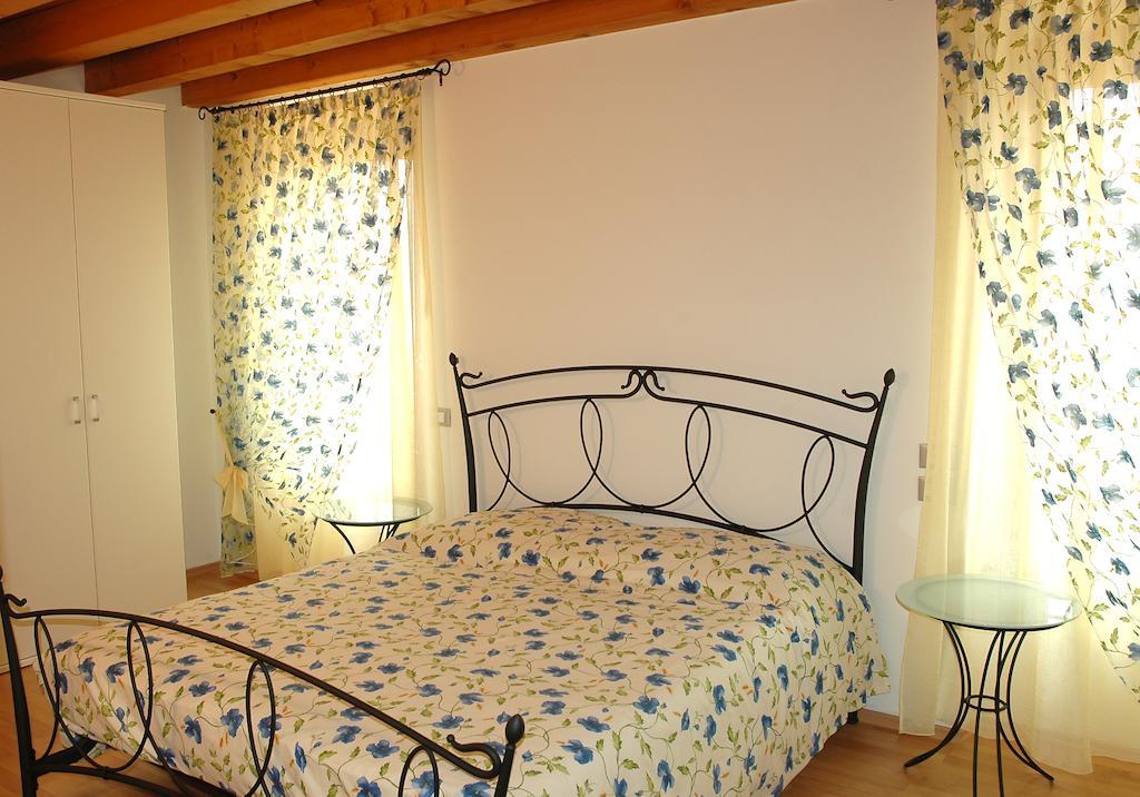Agriturismo Al Tralcio Valeggio sul Mincio Phòng bức ảnh